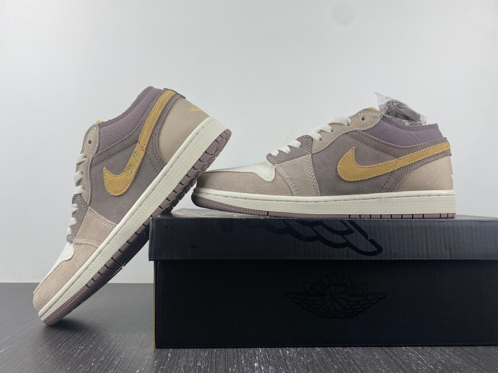 Air Jordan 1 Low SE Craft “Taupe Haze” DN1635-200