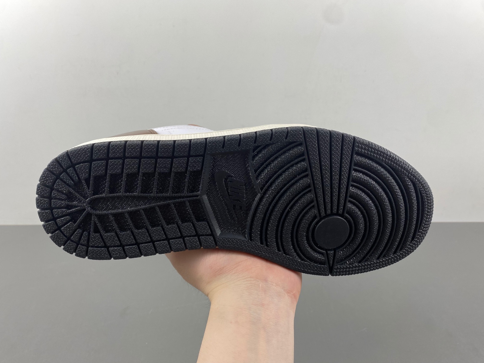 Air Jordan 1 Low FQ8156-142