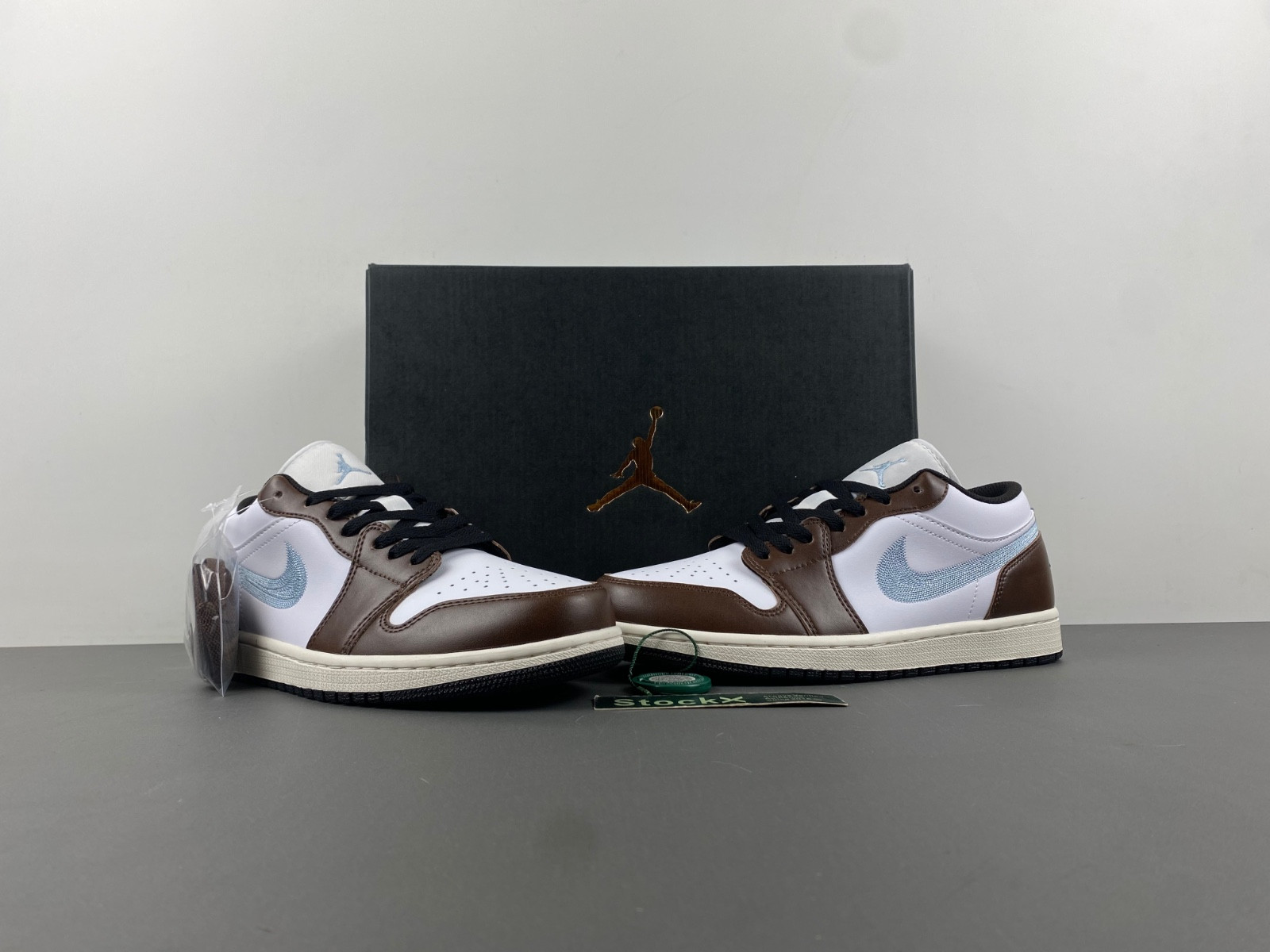 Air Jordan 1 Low FQ8156-142