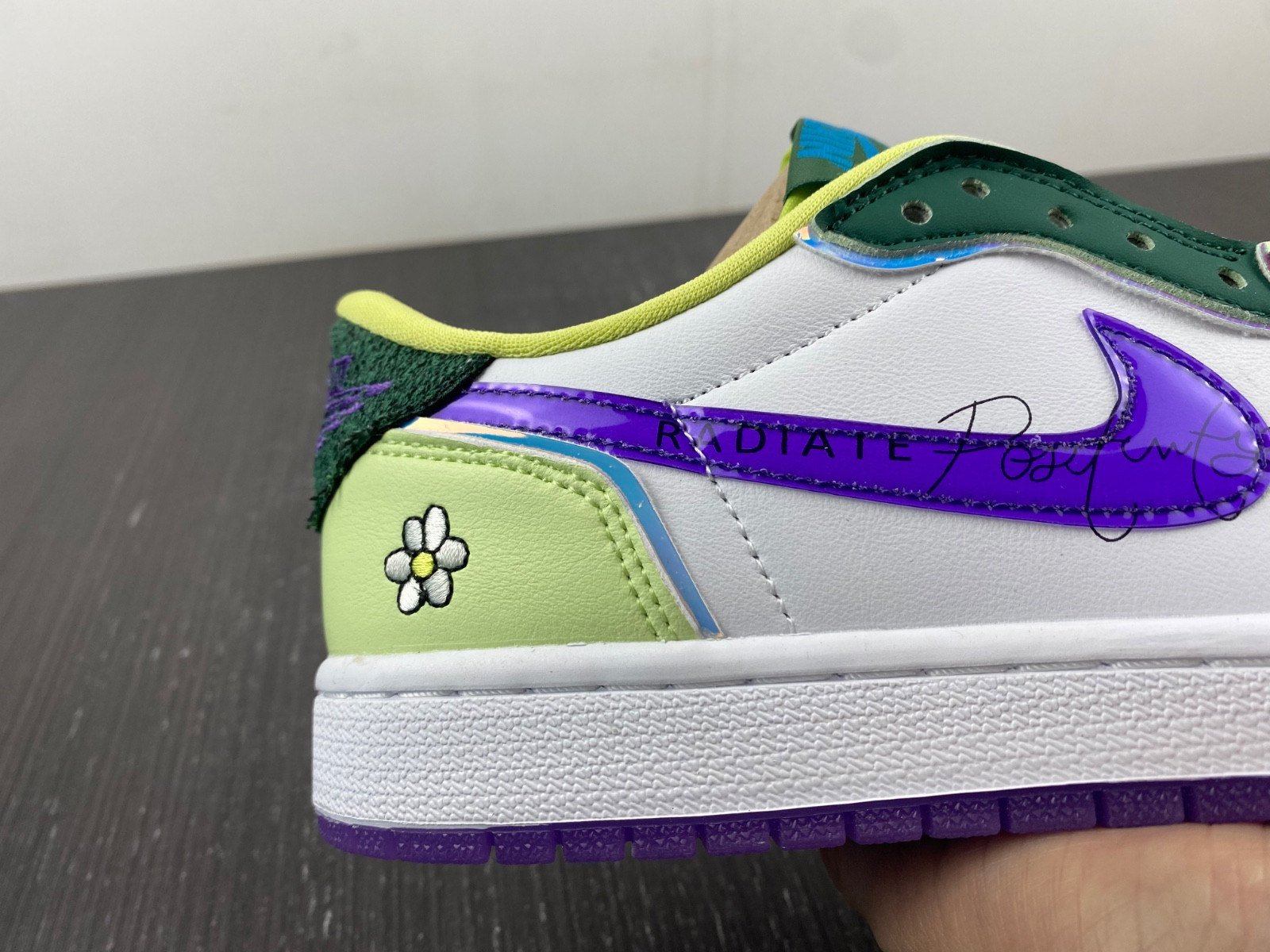 Air Jordan 1 Low OG “Doernbecher”  FD9665-351