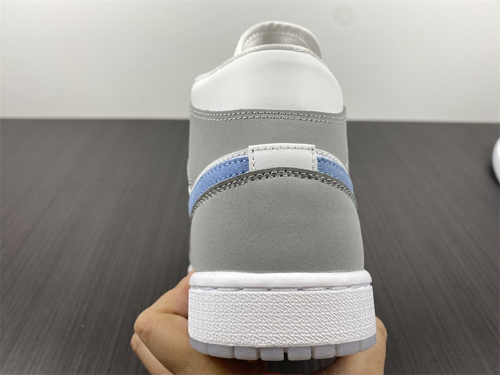 Air Jordan 1 Mid WMNS BQ6472-105