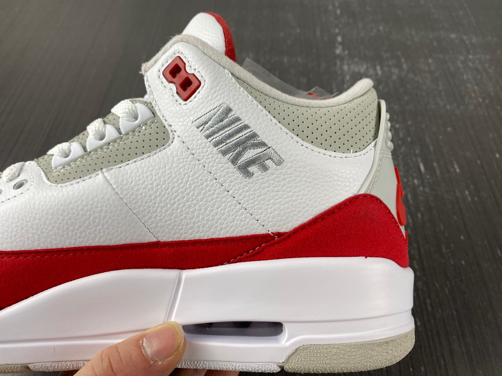 Air Jordan 3 Retro Tinker White University Red CJ0939-100