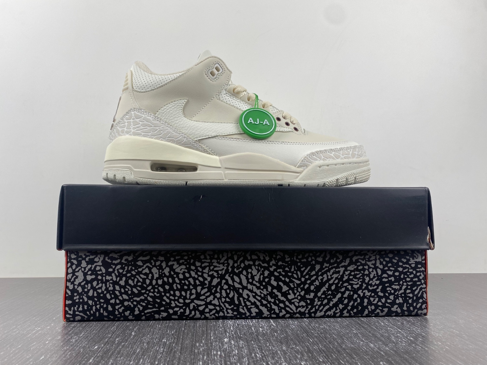 Travis Scott x Air Jordan 3 “Palomino 136064-668
