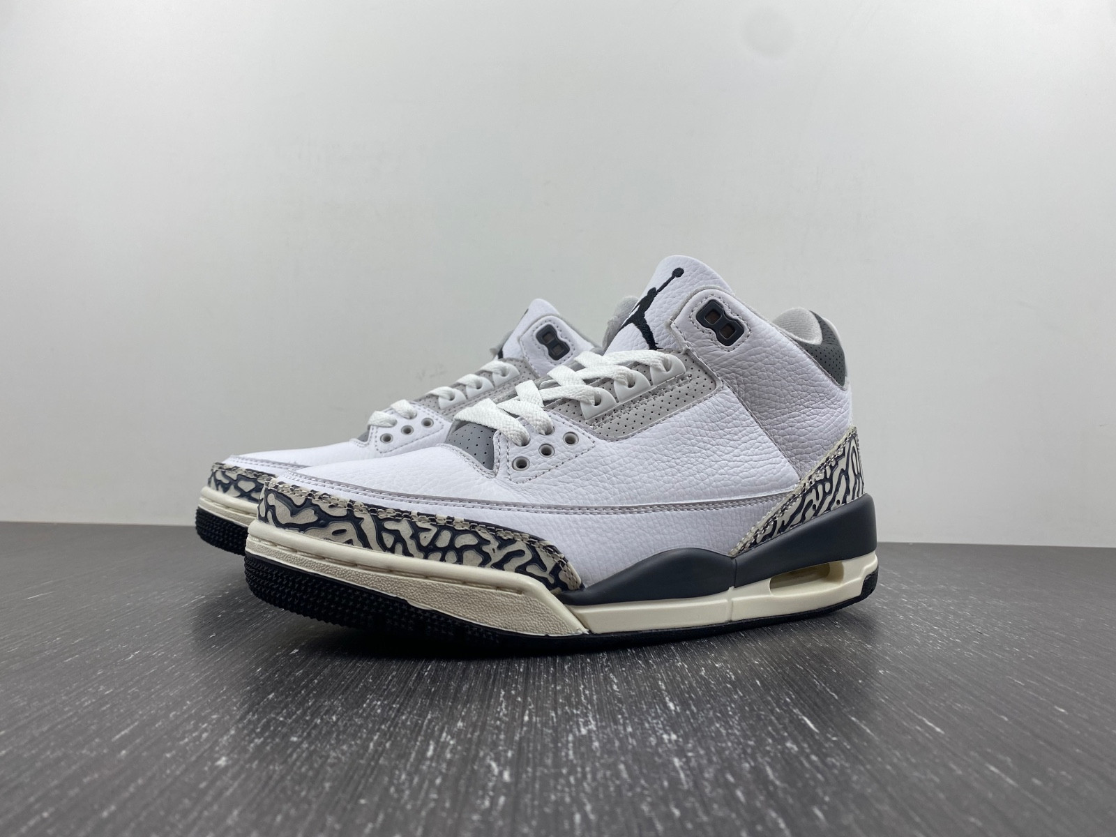 Air Jordan 3 GS “Hide N’ Sneak”  DX6665-100