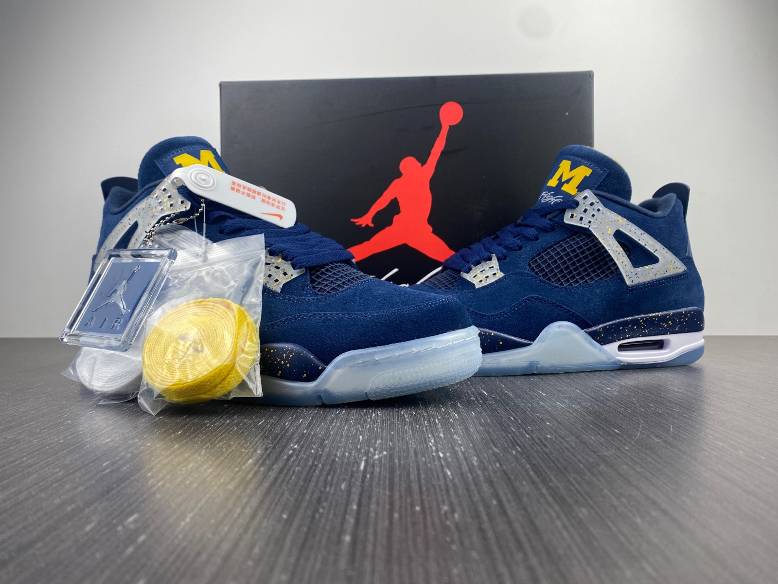 Jordan 4 Retro Michigan (PE) AJ4-1036660