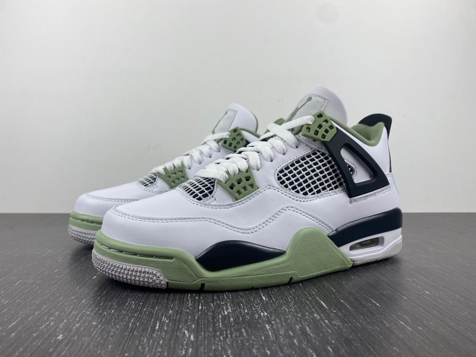 Air Jordan 4 WMNS “sea foam” AQ9129-103