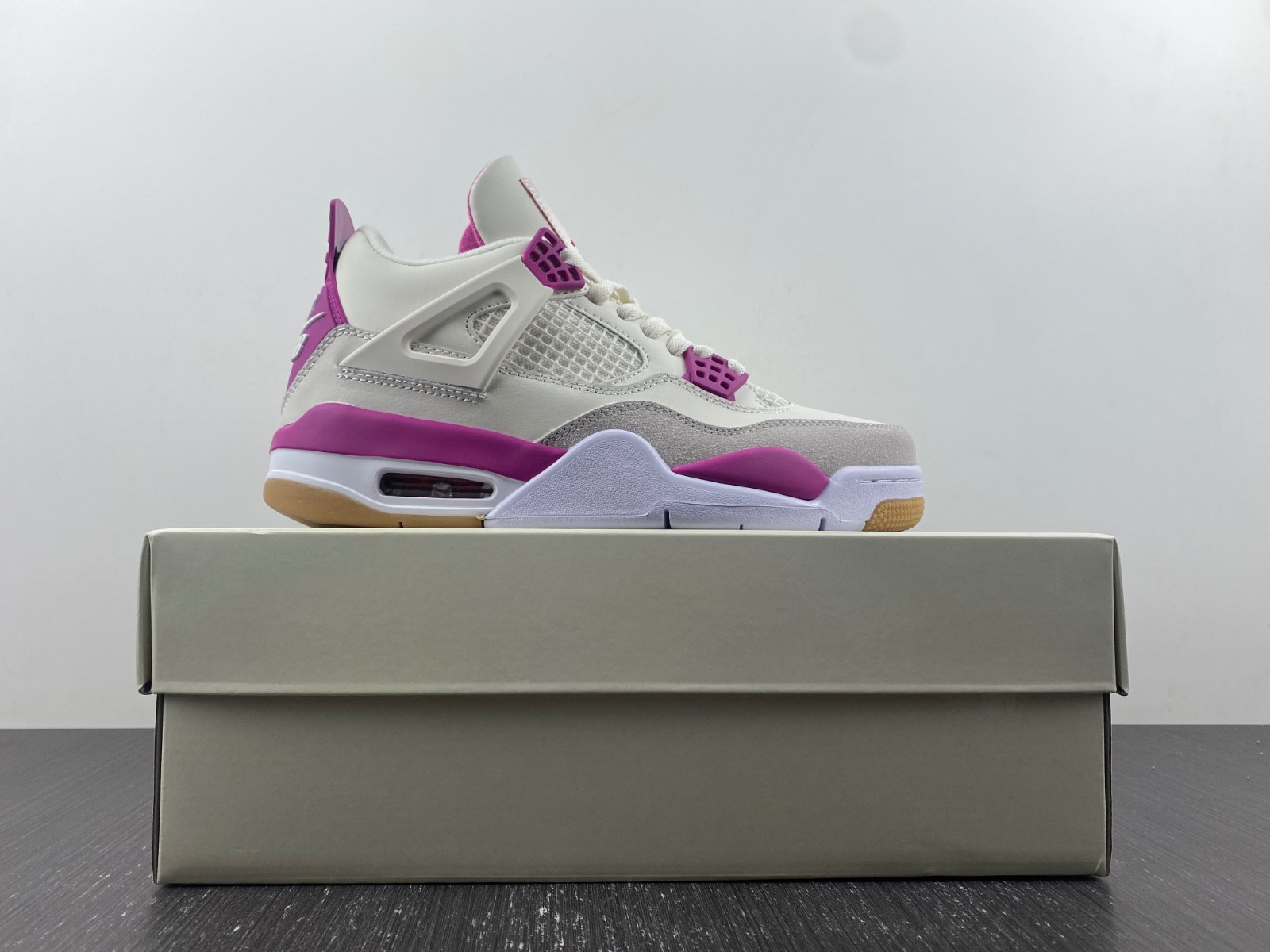 Air Jordan 4 DR5415-106