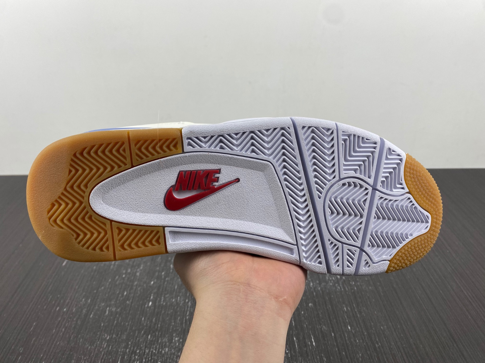 SB x Jordan 4 “Sapphire DR5415-104