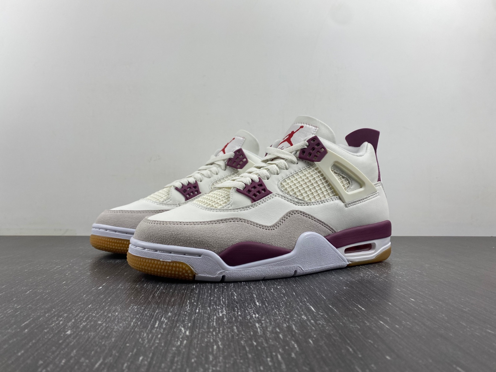 SB x Jordan 4 “Sapphire DR5415-102