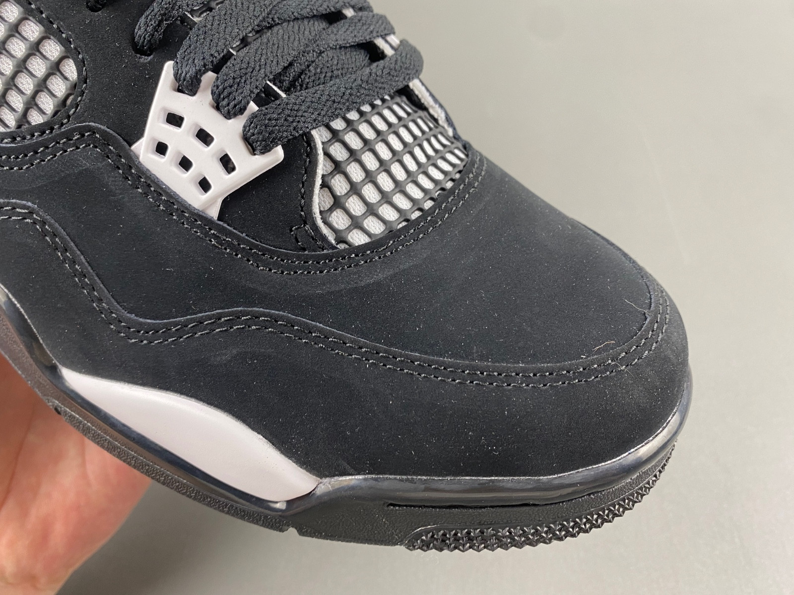 Air Jordan 4 “White Thunder” FQ8138-001