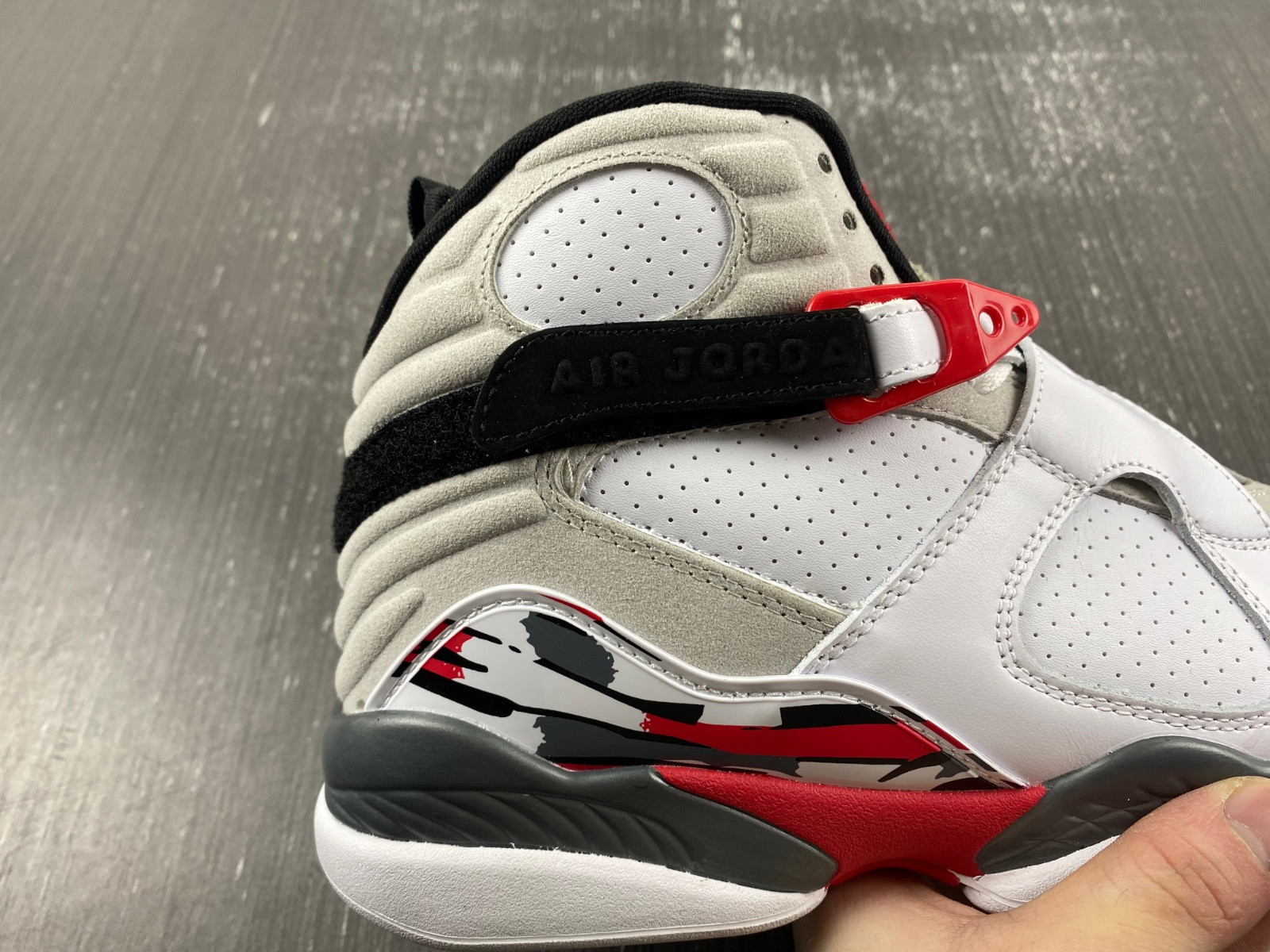 Air Jordan 8 Retro “Bugs Bunny” 305381-103