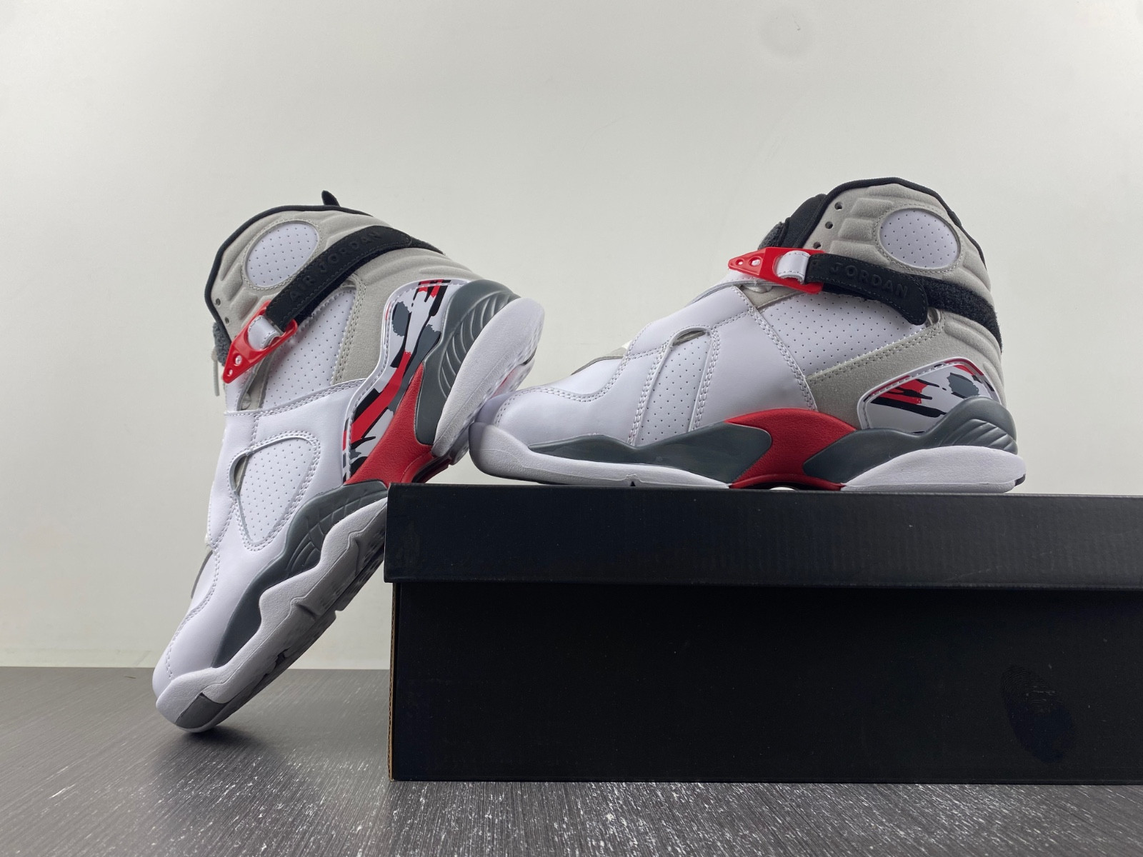 Air Jordan 8 Retro “Bugs Bunny” 305381-103