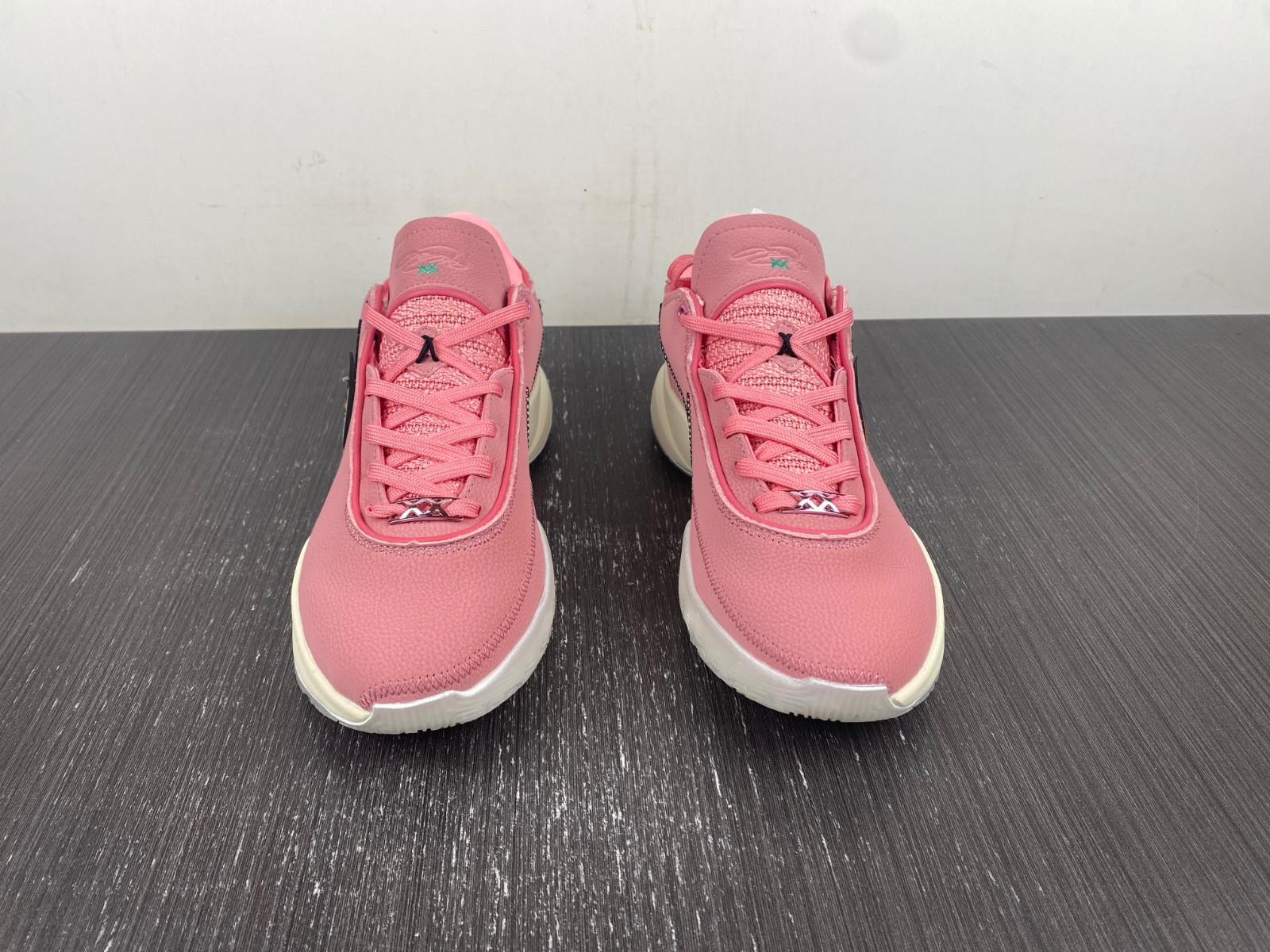 Nike LeBron 20 DQ3827-900