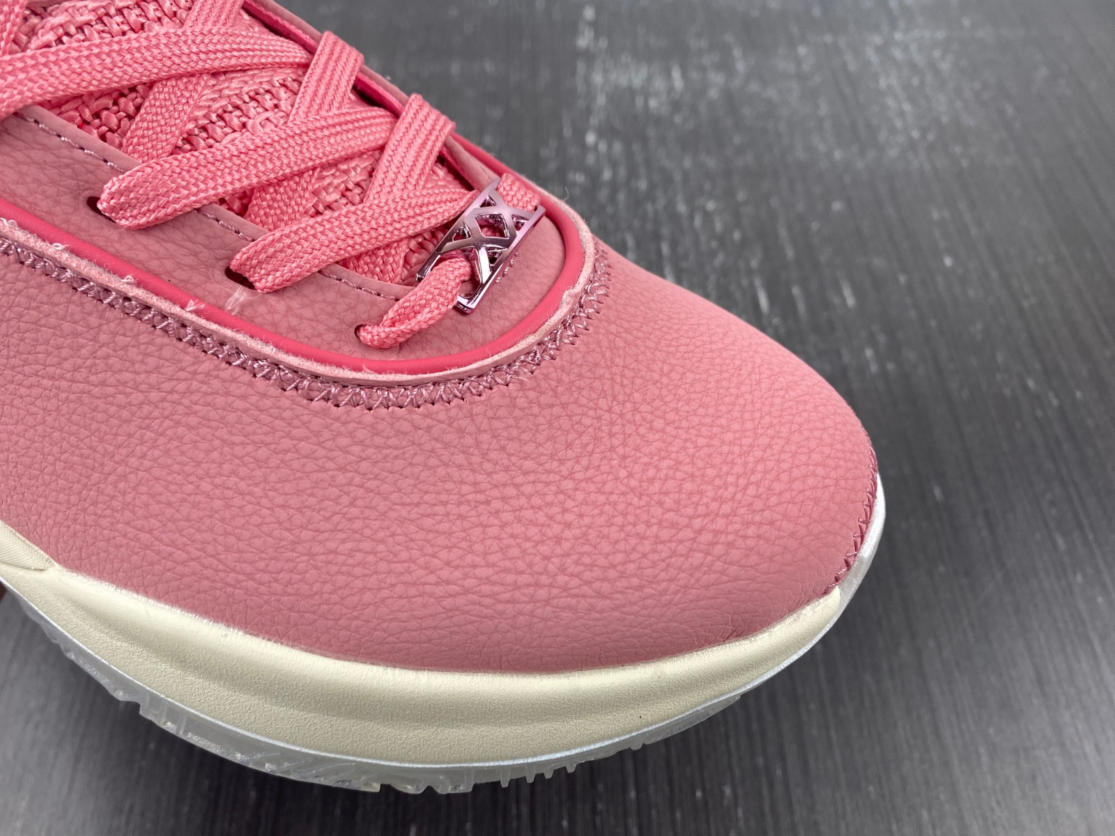 Nike LeBron 20 DQ3827-900