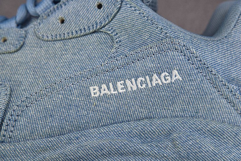 Ba*len*cia*ga triple s