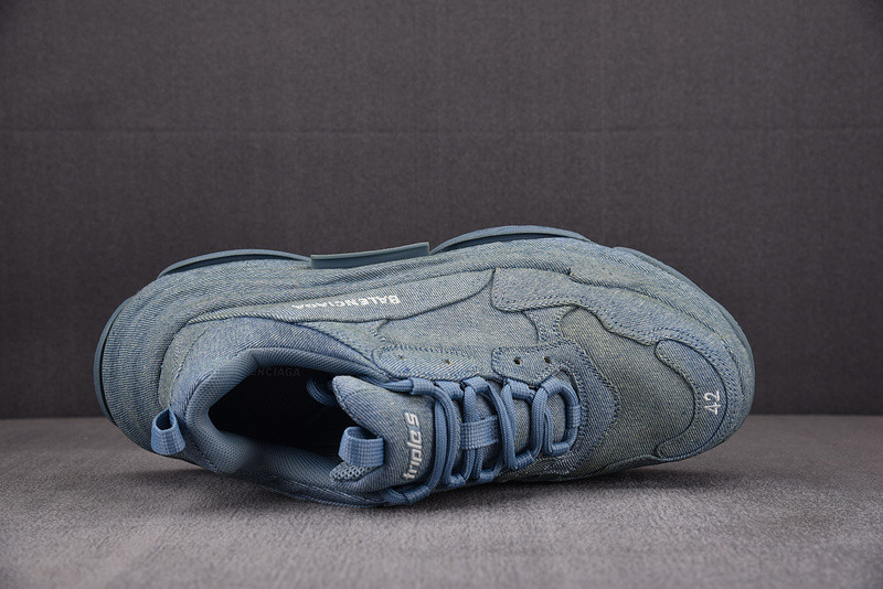 Ba*len*cia*ga triple s