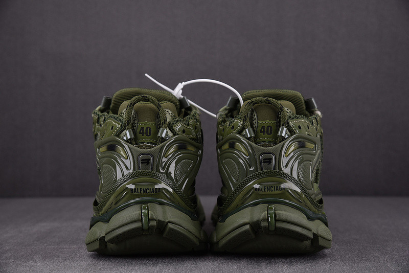 Ba*len*cia*ga runner 677403 w1rn3 2025