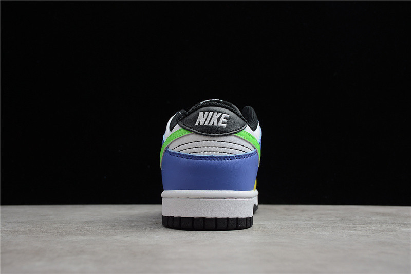 Nike Dunk Low WMNS “Green Strike” DD1503-106