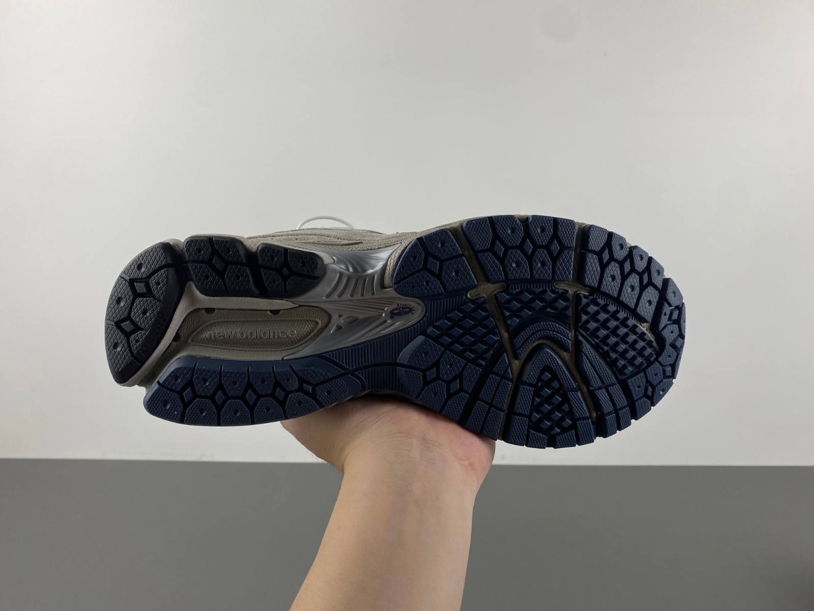 New Balance ML2002RA