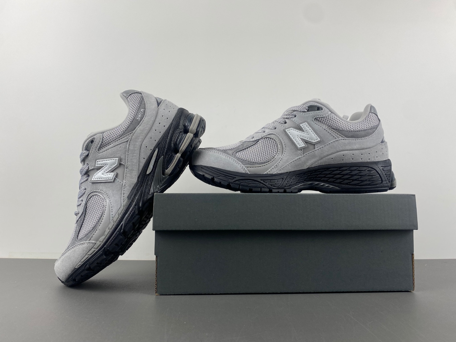 New Balance 2002R M2002RC1