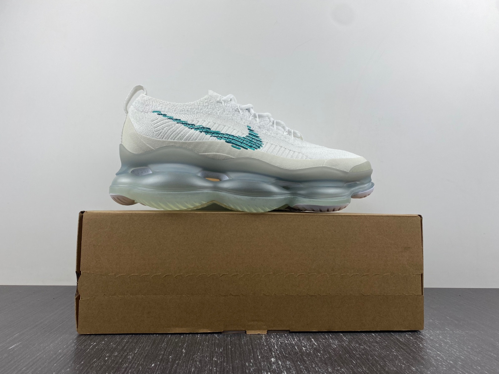 NK Air Max Scorpion DJ4701-100