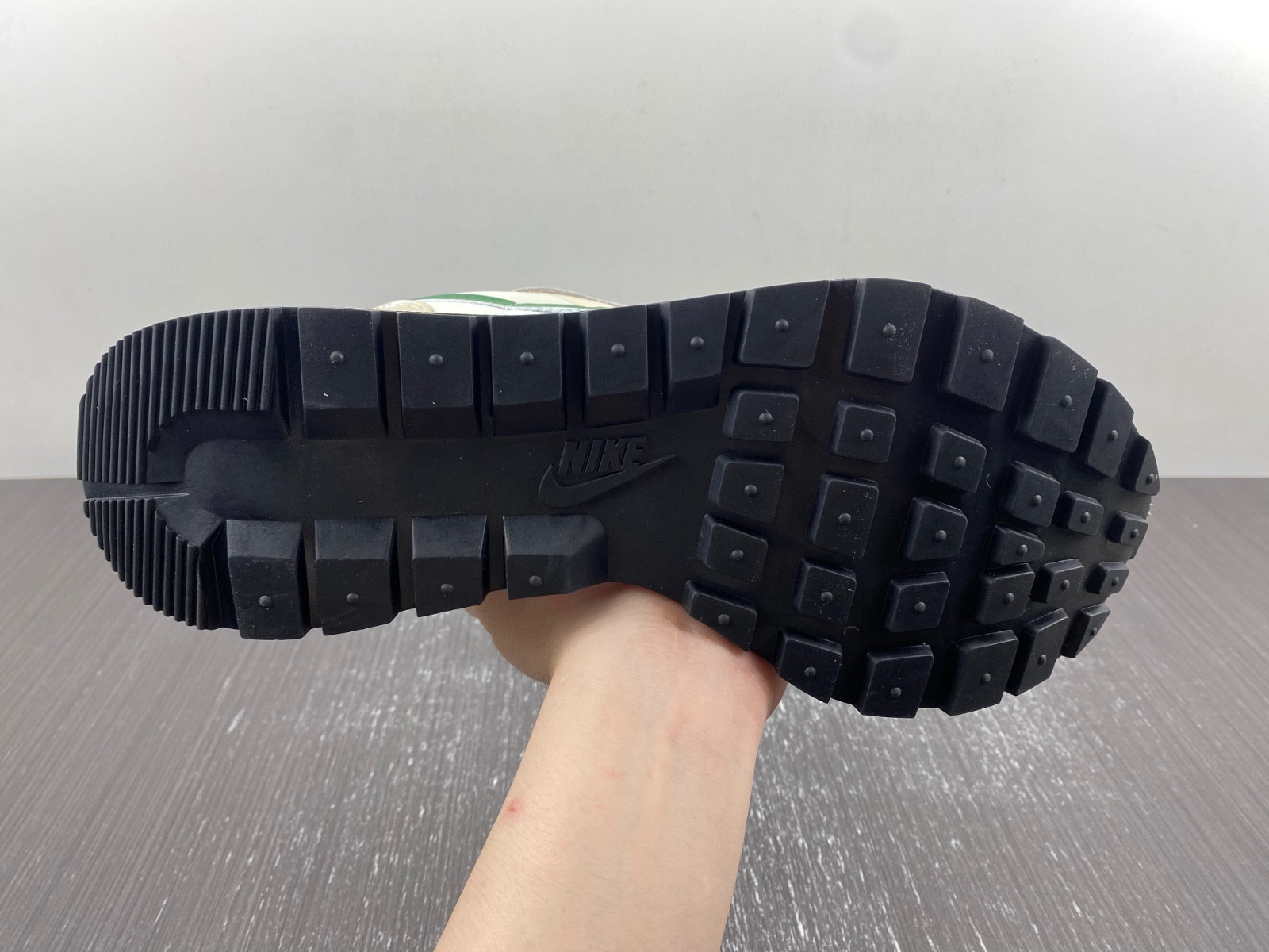 Sacai x Nike DD1875-102