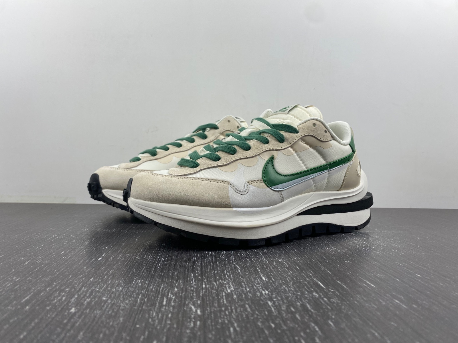 Sacai x Nike DD1875-102
