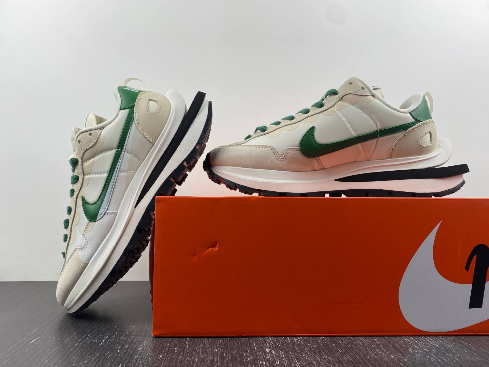 Sacai x Nike DD1875-102