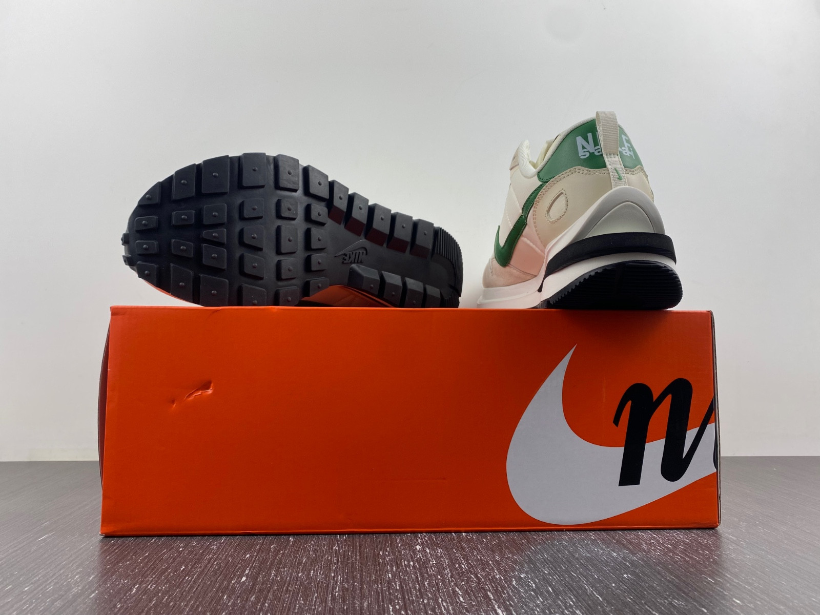 Sacai x Nike DD1875-102