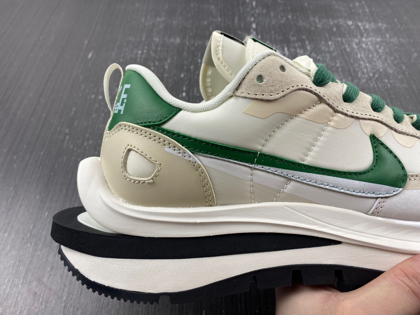 Sacai x Nike DD1875-102