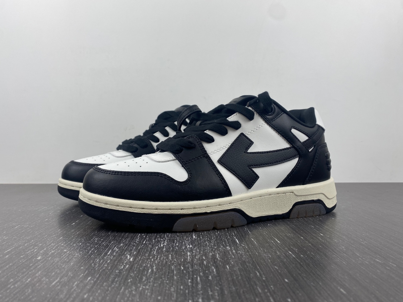 Off White GYM Sneaker