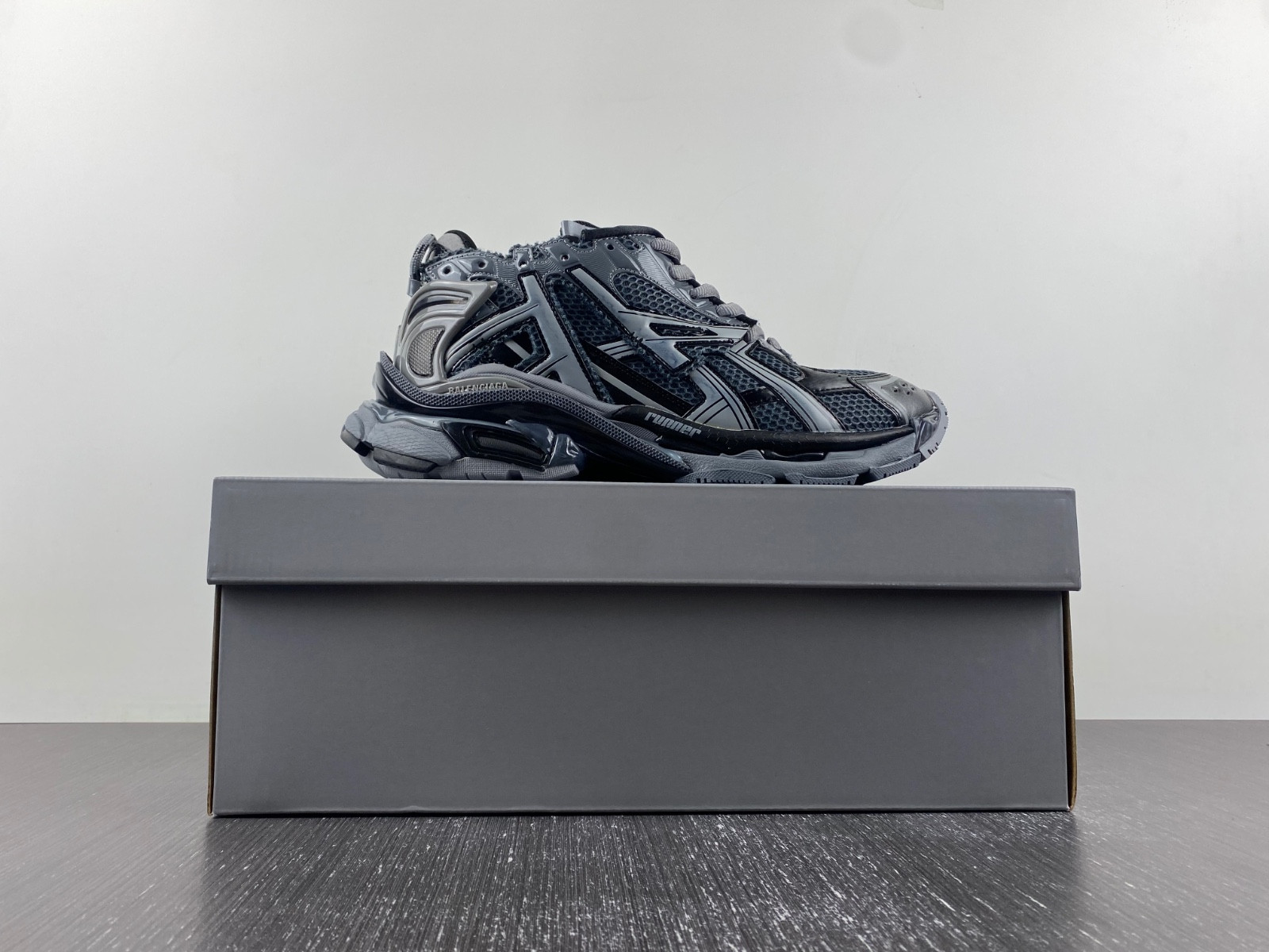 Ba*len*cia*ga runner