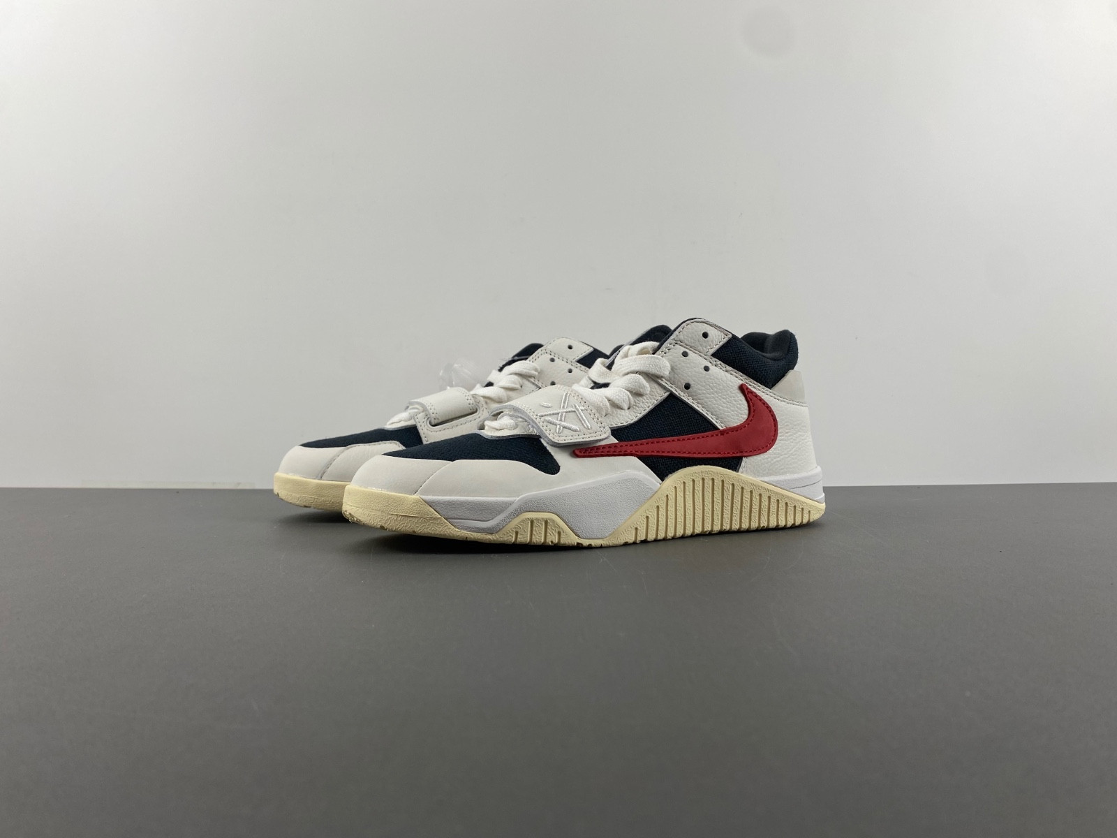 Travis Scott x Jordan Jumpman FZ8117-101